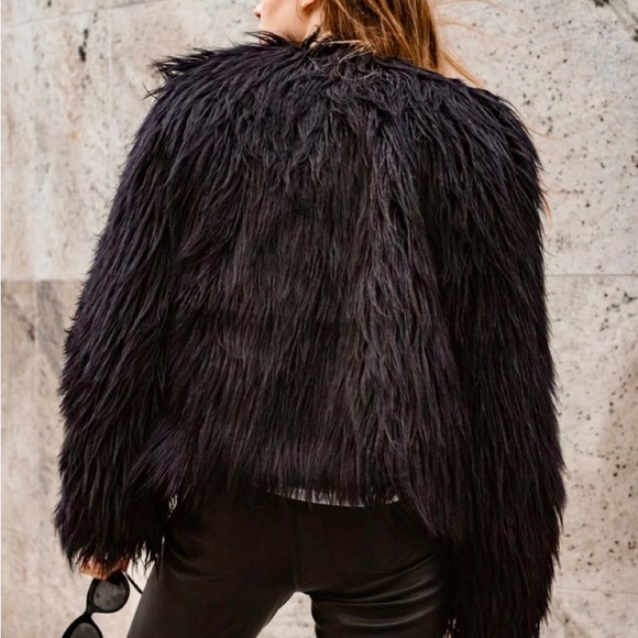 Shaggy Black Cropped Coat🖤 - Picture 7 of 9